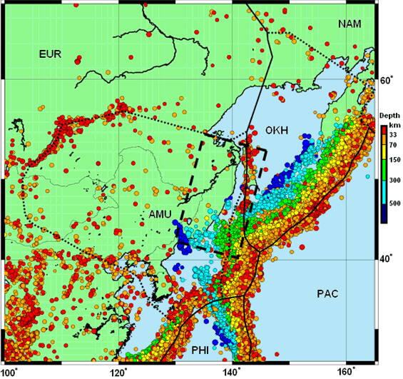Fig.1　プレート境界については、EURとPACは、NUVEL 1A（Demets et al.,1994）、AMUとOKHについては、Wei and Seno（1998）,　Seno et al.,（1996）による．点線は、不確かな境界．震源は、USGS NEICより．太い破線で囲んだ地域が、解析の行ったGPS観測網にある広がり。