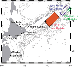 図1　1963年エトロフ沖巨大地震の震源域と本研究に用いた津波波形を記録した検潮所の位置。加えて2006年及び2007年千島地震の震源域