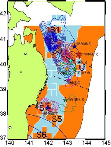 図2．プレート境界の地震活動とすべり速度の関係に室内実験結果を適用して推定した摩擦特性分布。オレンジ色はすべり速度境界域を青はすべり速度弱化域を表す。コンターは、Yamanaka and Kikuchi (2004)により推定されたアスペリティ。