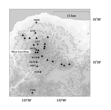 図1大山火山群（▲溶岩ドームを示す）の分布図と広帯域MT法観測地点（＋）の位置図