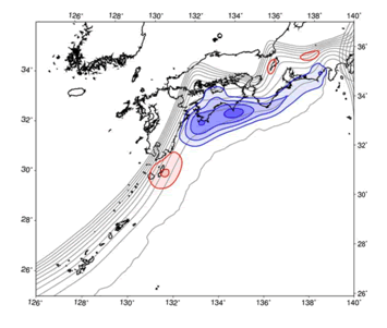 図1.　GPS データから推定した南海トラフ 0琉球海溝におけるすべり遅れレートの分布。コンター間隔は2cm／年。すべり遅れを青で、すべり過剰を赤で示す（名古屋大学［課題番号：1702］、橋本・他，2009）。