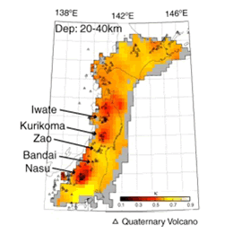 図6.微小地震のS波データから推定されたフォンカルマン型スペクトルの勾配の地域性（東北大学［課題番号：1204］；Takahashi et al., 2009）。赤い色ほどスペクトルの勾配が緩く短波長に富む。