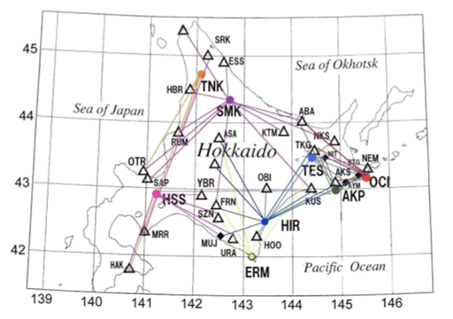 図1. 2009年11月現在での地震エコー観測点（丸）と目標局（三角：FM放送局、 菱形：64 MHz発信局） （北海道大学 [課題番号：1005]）。