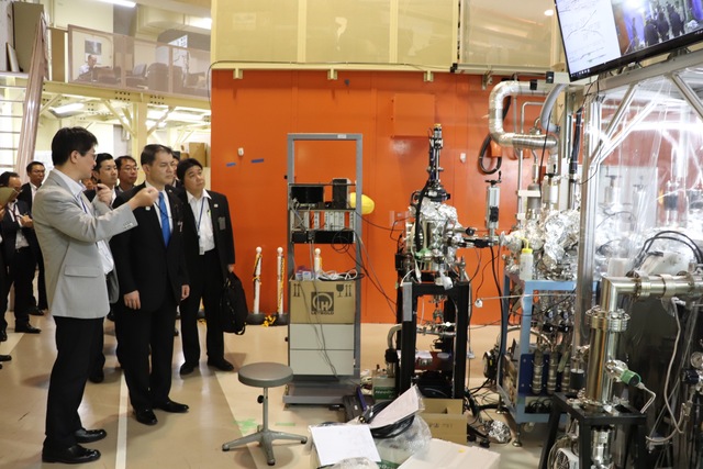 MEXT Minister visits the High Energy Accelerator Research Organization (KEK), the National Research Institute for Earth Science and Disaster Resilience (NIED) and the National Institute for Materials Science (NIMS)
