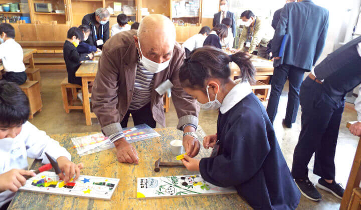 市民と学生との交流風景