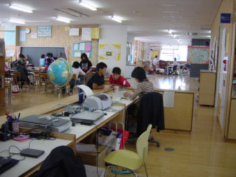 写真2‐2‐3 建物内での視認性の確保の例 写真2‐2‐3 建物内での視認性の確保の例