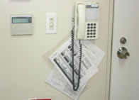 8．教室内の内線電話と緊急マニュアル