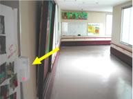 4．渡り廊下のセンサー（左手前）