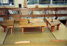 図書室の机