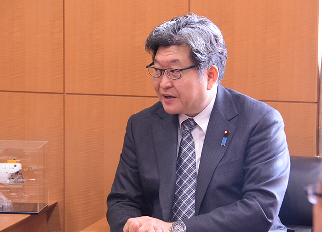 グロッシー国際原子力機関（IAEA）事務局長が萩生田大臣を表敬訪問されました