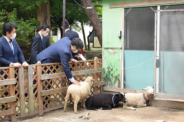 清泉小学校 鎌倉市 を萩生田大臣が視察