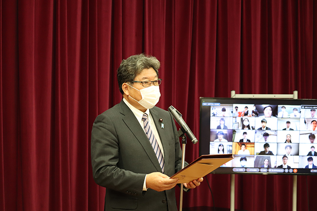 各国際科学技術コンテスト出場生徒が萩生田大臣を表敬訪問