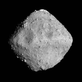 小惑星「リュウグウ」（直径約900m）