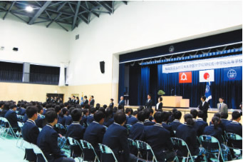 福島県立ふたば未来学園中学校開校式の様子