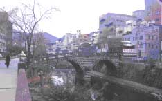長崎市中島川沿いの水辺の景観の写真