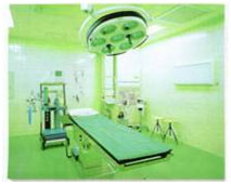 図8　手術室の床と壁に光触媒タイルを使用