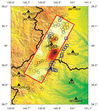 図2：すべり分布を地表投影したもの。コンターは図1と同じスケール。○は余震、□は地表変位が報告されている地点。▲は強震観測点。