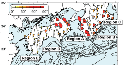 図3.レシーバ関数解析によって得られたスラブモホ面の最大傾斜方位とGPS観測による地殻変位方位との差．扇形の大きさと色で方位角の差を表わす．方位角の差の地域的傾向から5つの領域に分けられ，特に紀伊水道を挟んだ紀伊半島西部及び四国東部では，モホ面傾斜方向とスラブ進行方向の差が大きい．