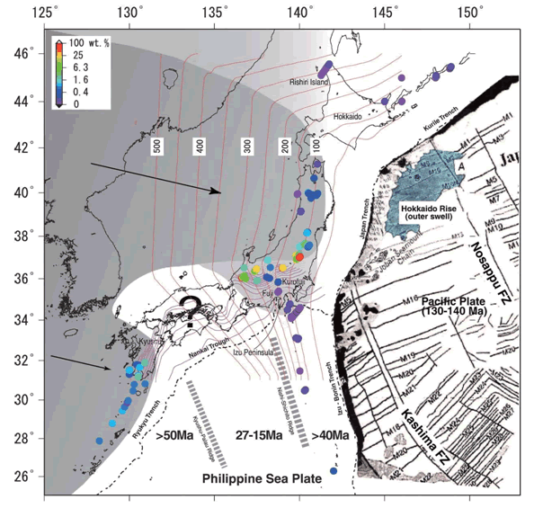 図4.日本列島に供給されるスラブ由来流体の量とマントルウェッジ組成の広域変化（東京大学理学系研究科［課題番号：1501］；Nakamura and Iwamori, 2009）。