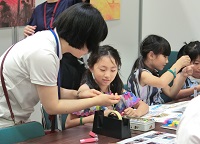 ビー玉でまんげきょうを作ろう写真