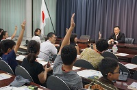 記者になって副大臣に質問しよう!写真