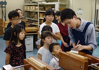 日本でいちばん大きな図書館を探検しよう写真