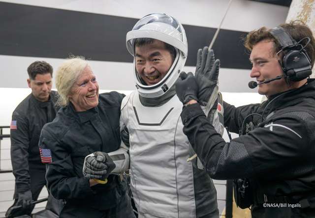 油井宇宙飛行士帰還