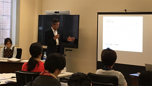 事例報告を行う豊丘村公民館長・原氏