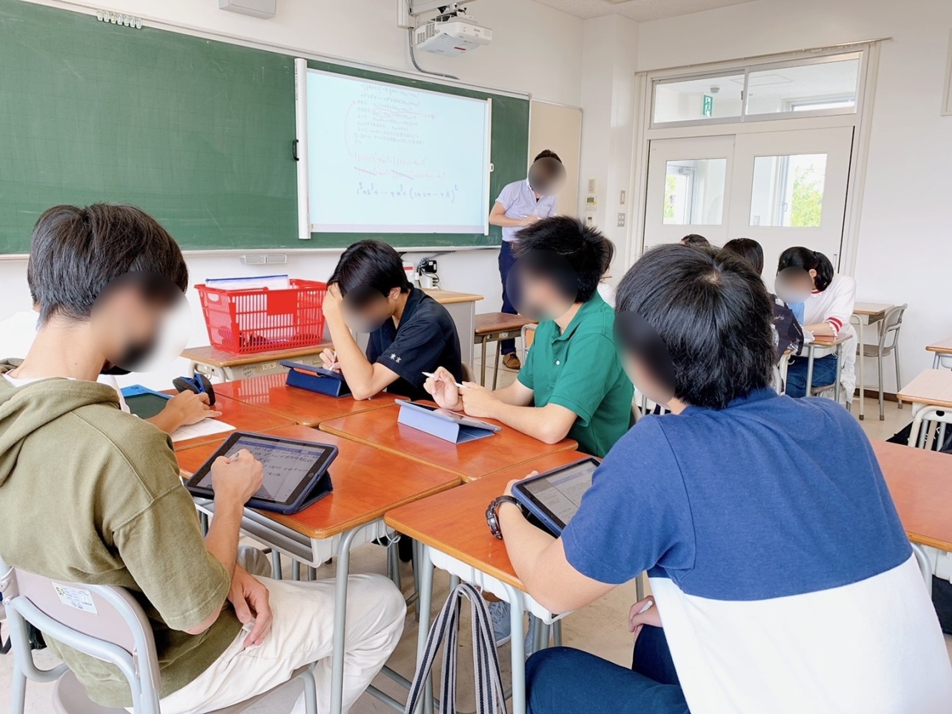20241105-mext_kyoikuku-01_01-000038619_01.jpg