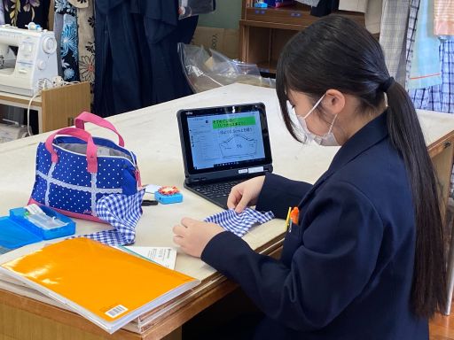 わからないところは動画で何度も繰り返し確認できる。
