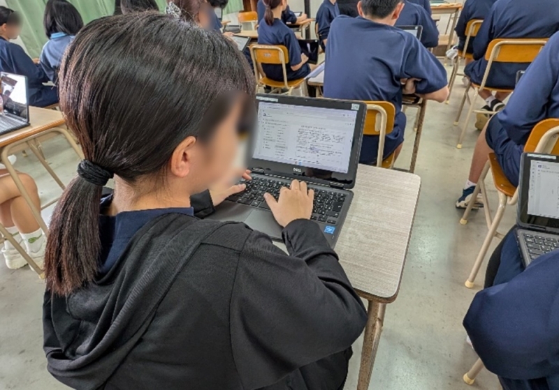 朝の日程連絡の様子