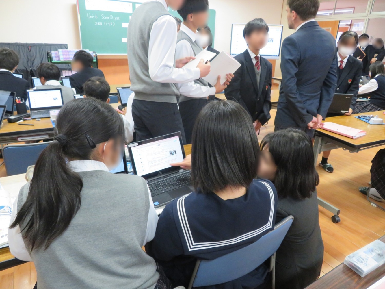生徒が自分のペースで学ぶ様子