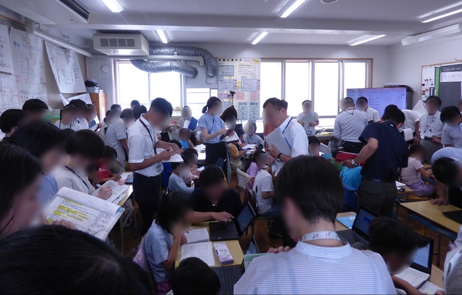 授業参観の教室の様子