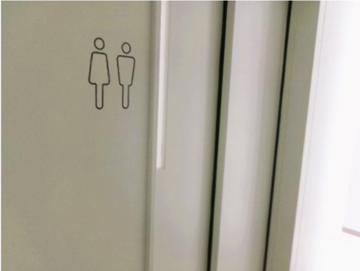 男女共用トイレのドア