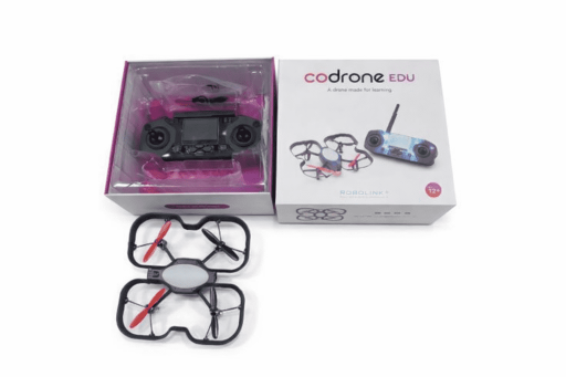 小型ドローン「CoDrone EDU」。情報Ⅱに関しては現在、機械・ロボット科2年生の9名が履修しており、生徒一人につき1台のドローンを使える環境を整えている。今後は、建築・電気科でも同様の授業が行えないか検討している。
