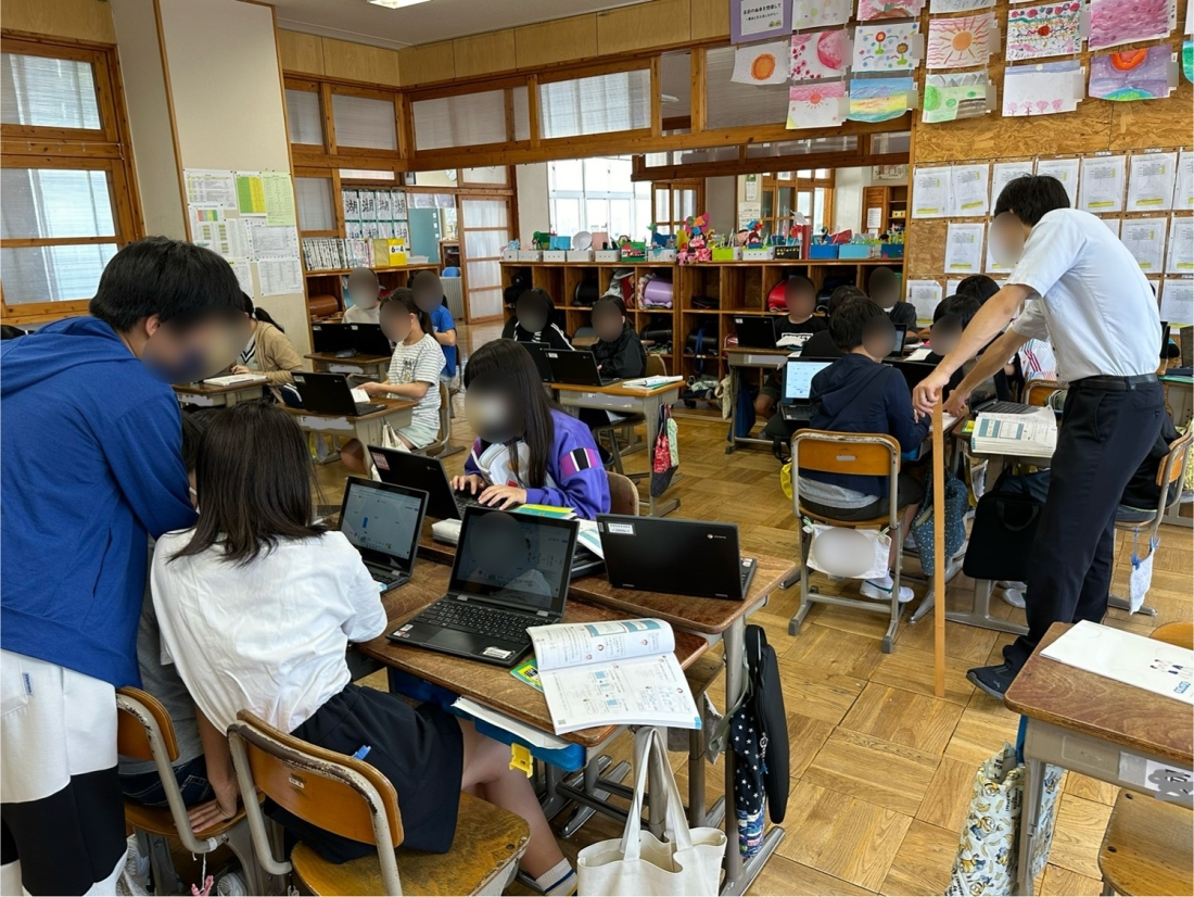 学び方や学ぶ場を自己決定する授業の様子