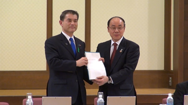 MEXT Minister submits inquiry to Central Council for Education on Elementary and Secondary School Education in a New Era