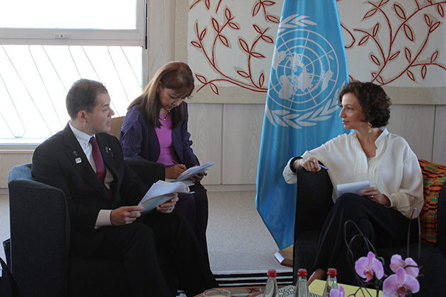 MEXT Minister holds meeting with Director-General of UNESCO