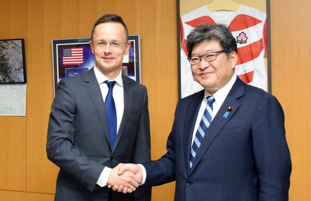 Hungary’s Minister of Foreign Affairs and Trade pays courtesy visit to MEXT Minister