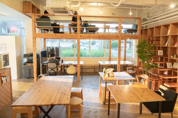 福岡県最西部に位置する都市・糸島市。自然に恵まれた風光明媚な土地で、福岡市などからの観光客も多数であるだけでなく、その環境や博多や福岡空港へのアクセス利便性から近年は移住者も増えているという。