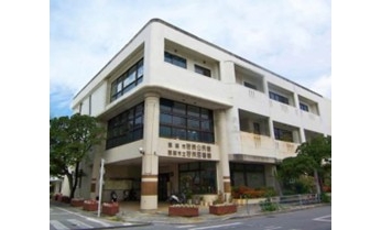 （写真：施設外観）