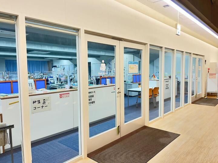 全教員が集う、広く開放的な職員室(提供:広島市立広島みらい創生高等学校)