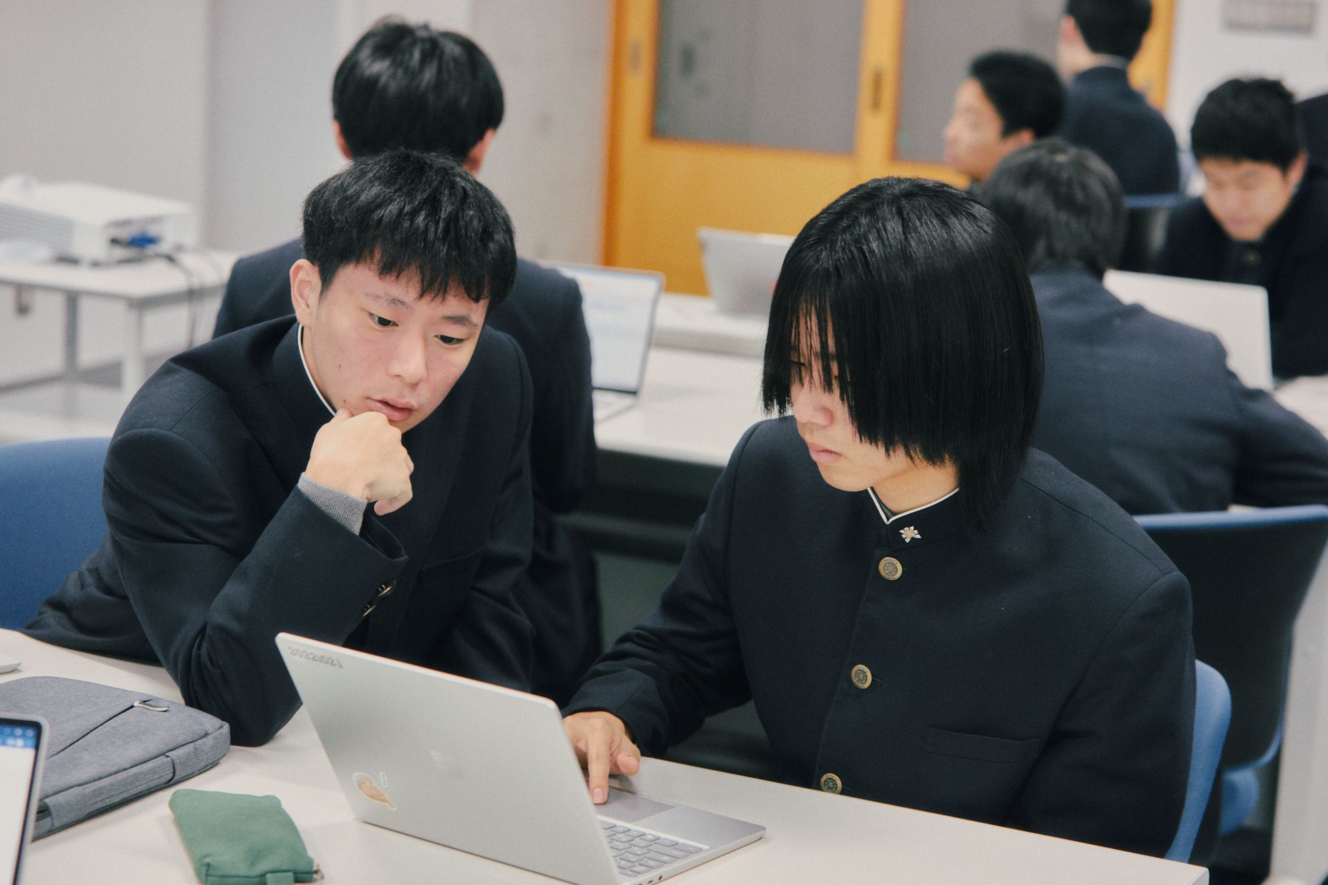 実際にネットワークアプリケーションの制作に取り組むことで、生徒が自ら問題解決する力を養える