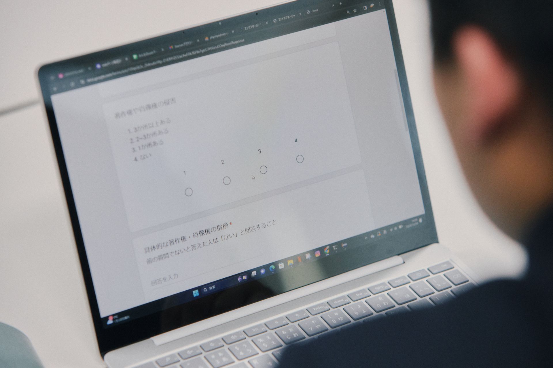 相互評価では、Googleフォームを使用し、アプリケーションとして十分に動作するか、使用している画像が著作権を侵害していないか、などといった設問に回答していく