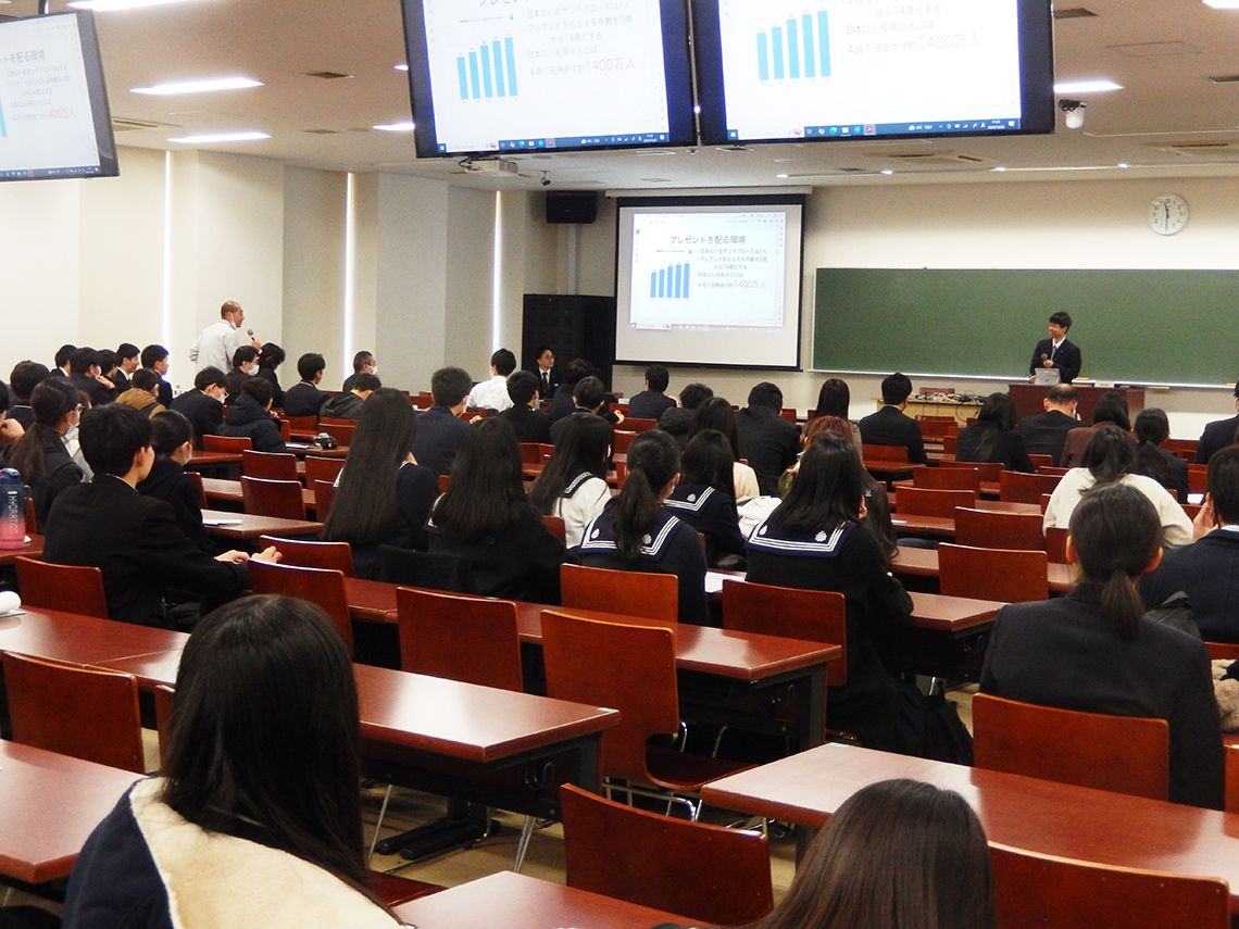 口頭発表では他校の高校生や教職員、大学関係者などから多くの質問が寄せられ、発表者は丁寧に質問に回答していた。(提供:埼玉県教育局)