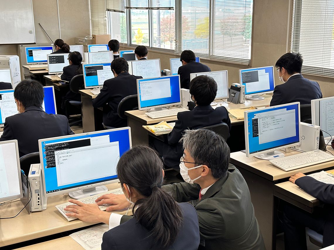 月に数回程度、京都コンピュータ学院の教員が通常授業に参加している。(提供:京都府立京都すばる高等学校)
