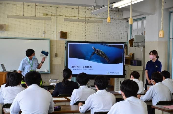 慶應義塾大学SFC研究室によるドローン講習会(提供:神奈川県立海洋科学高等学校)