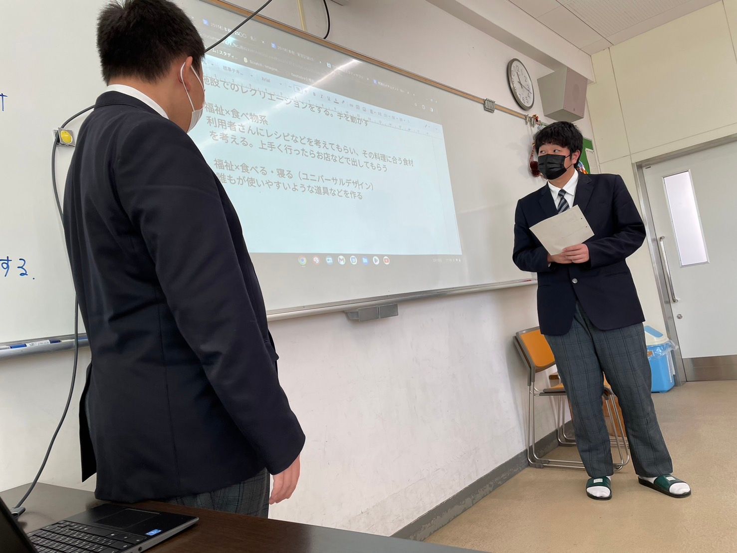 発表に使用したスライドはもちろん、発表の内容そのものも録画し、振り返りに活用している。