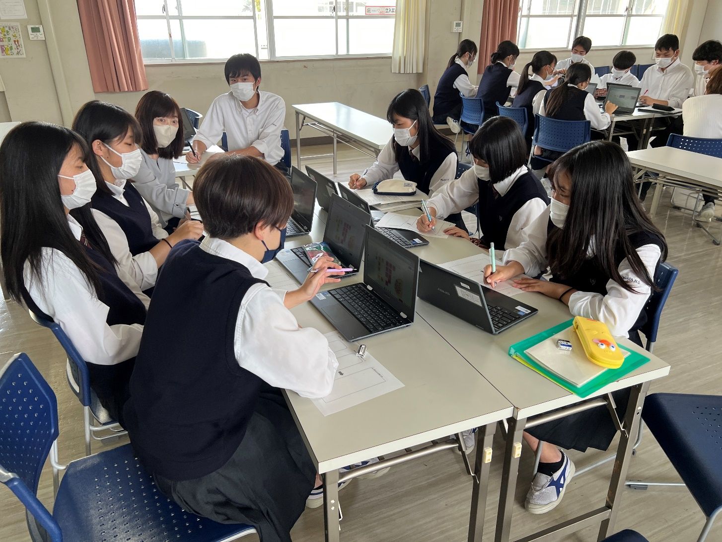 グループワークで黒潮町の未来を構想(提供:大方高等学校)