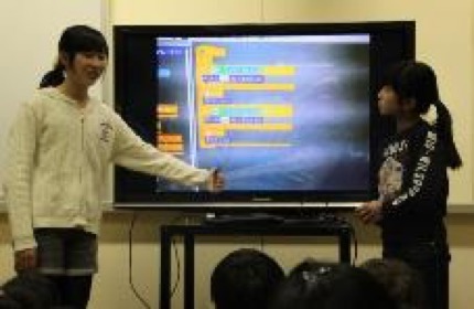 自分たちのプログラムの結果を発表し、気付いたことを話し合う。